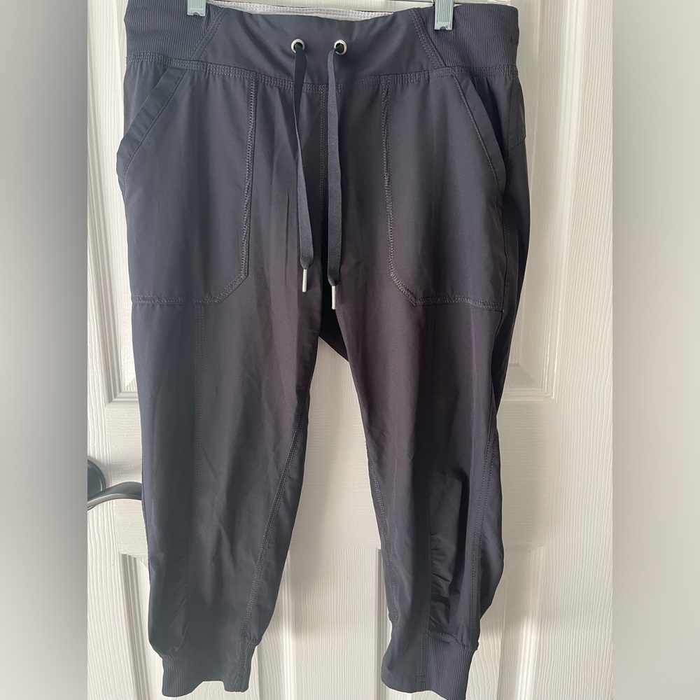 Calvin Klein women’s performance cropped jogger, xs